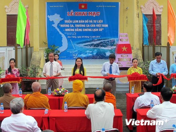 Documents on Vietnam’s Hoang Sa and Truong Sa on display in southern Soc Trang province