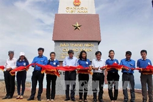 Flag pole inaugurated in island off Binh Dinh province
