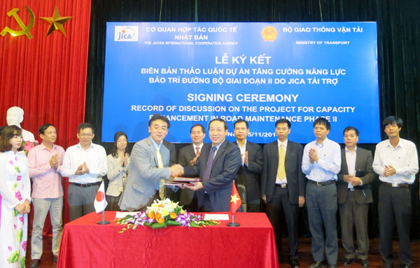 Japan enhances Vietnam’s capacity in road maintenance