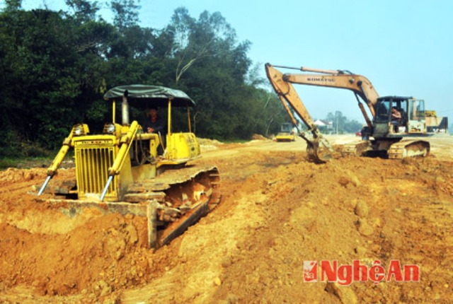 Nhiều bất cập trong thi công đường giao thông tại Nghệ An
