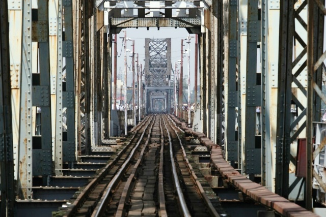 La fête culturelle des ethnies pour la paix sur le pont Long Bien