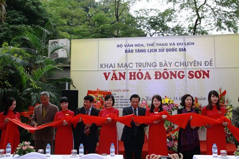 Présentation de plus de 270 objets de la culture de Dong Son à Hanoi
