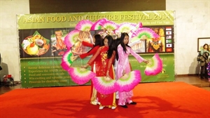 Le Vietnam au premier Festival de la culture et de la gastronomie asiatique en Ukraine