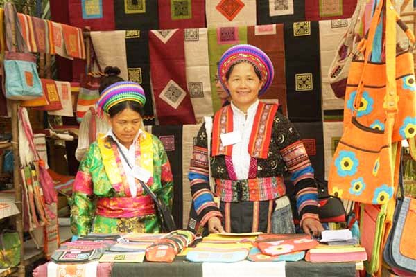 Foire aux produits d’artisanaux traditionnels au Musée d’ethnographie du Vietnam