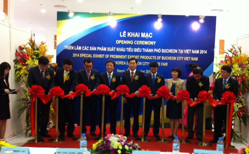 Prominent export products of Bucheon city exhibited in Hanoi