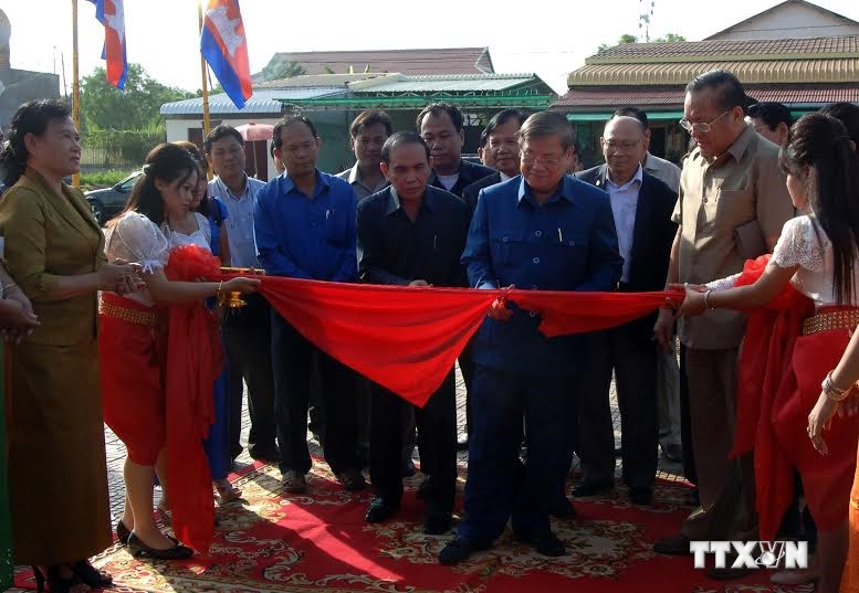 Cambodia inaugurates Vietnamese-funded radio station