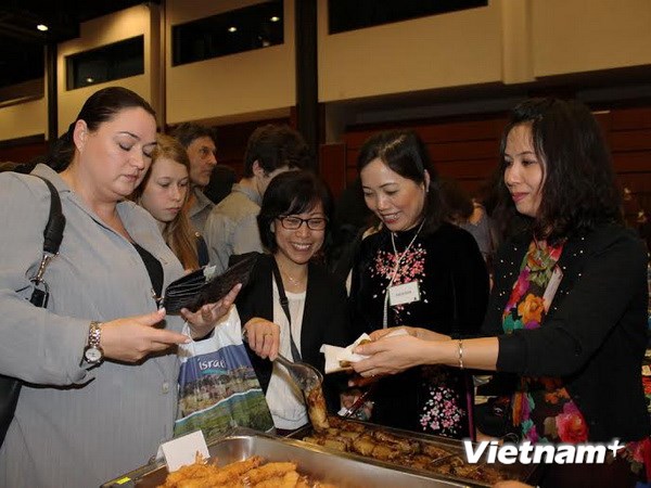 Việt Nam thành công kép tại Hội chợ phu nhân, phu quân ngoại giao ở Séc