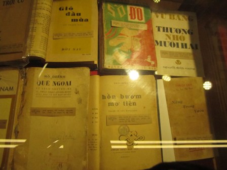 Trưng bày những cuốn sách “vang bóng một thời” tại Hà Nội