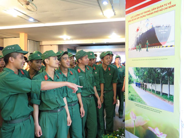Khai mạc triển lãm nhân kỷ niệm 70 năm ngày thành lập Quân đội Nhân dân Việt Nam