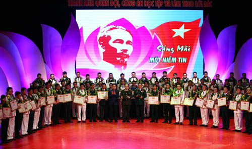 Tuyên dương 70 thanh niên Quân đội, Công an có thành tích xuất sắc trong học tập và làm theo lời Bác