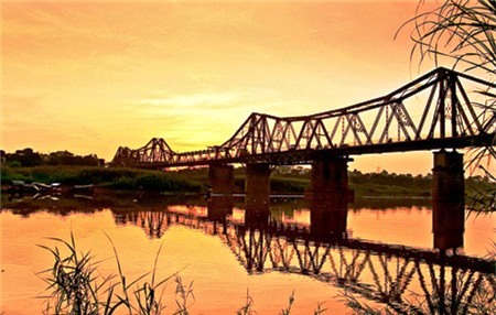 Hanoi colloque sur la préservation et le développement du pont Long Biên