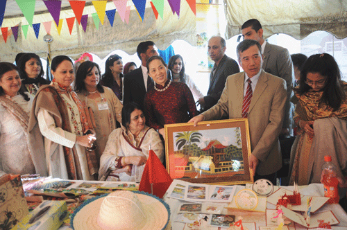 Đại sứ quán Việt Nam tại Pakistan tham gia Hội chợ từ thiện 2014