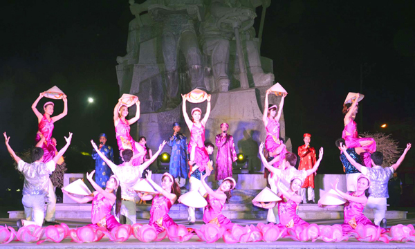 Diverse cultural activities to welcome New Year 2015