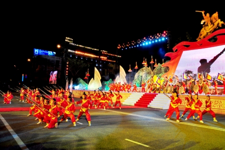 Bonne Nouvelle Année 2015 – Noblesse d esprit de Thang Long - Hanoï