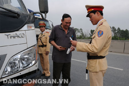Rút dự thảo thông tư cho phép Cảnh sát giao thông xử phạt tại chỗ