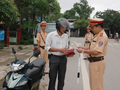 Tăng cường kiểm tra, đảm bảo an toàn giao thông sau Tết