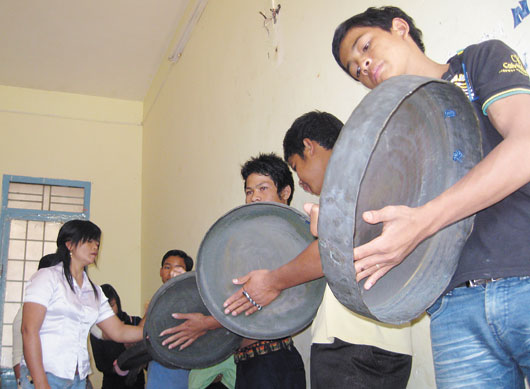 Gong lessons introduced at Central Highland schools