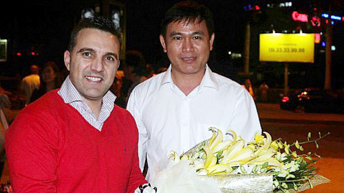New coach of national futsal squad arrives in Vietnam
