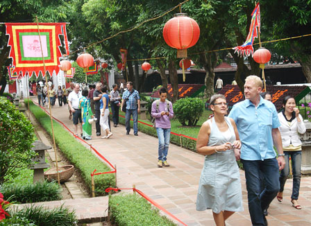 Hanoi welcomes 2 6 million tourists during Tet