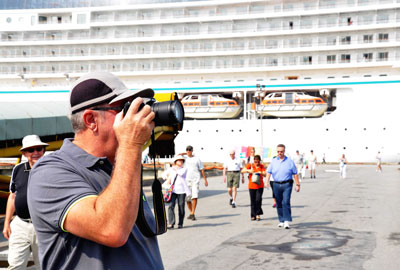 Crystal Serenity Cruise brings tourists to Hue
