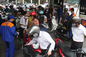 Diesel price decreases by more than VND100 per litre