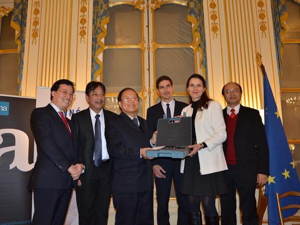La France partage avec le Vietnam des documents historiques