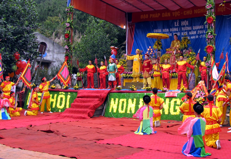 Khai hội chùa Non Đông