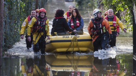 Flood crisis deepens in Britain