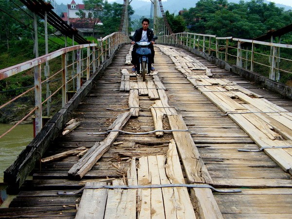 Quảng Ngãi Cấm lưu thông trên 3 cầu treo xuống cấp nghiêm trọng