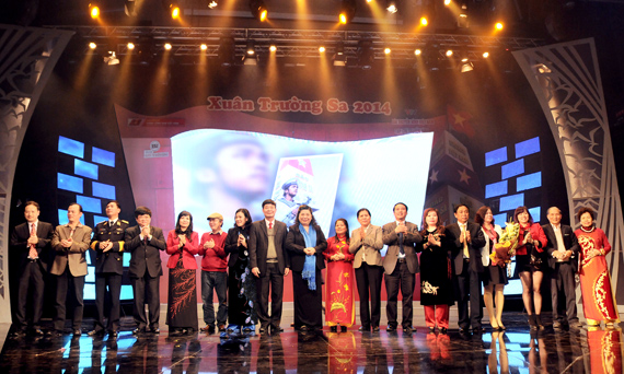 Printemps de Truong Sa , pont entre la terre et la mer et les îles