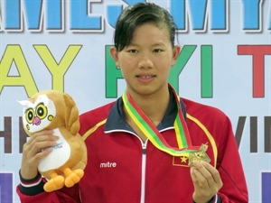 Vietnamese swimmer wins gold in US