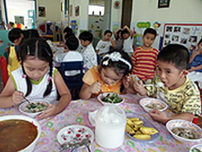 Cần bảo đảm cho học sinh bán trú được hưởng đúng các chế độ ưu đãi