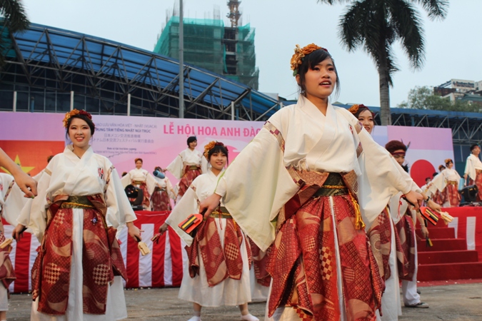 Nhộn nhịp không khí lễ hội hoa Anh đào 2014