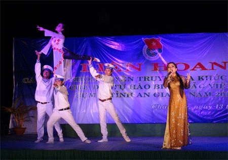 Liên hoan văn nghệ “Tự hào biển, đảo Việt Nam”