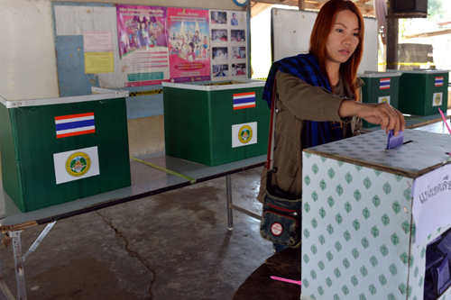 Thailand s Pheu Thai party rejects court verdict to annual election
