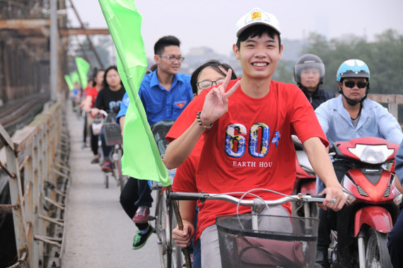Hà Nội sôi nổi hưởng ứng Giờ Trái đất 2014