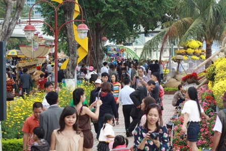 Da Nang welcomes more tourists on Women s Day