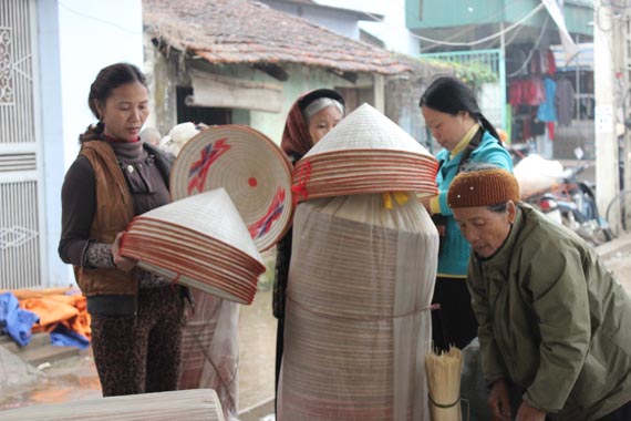 Nét đẹp chợ nón làng Chuông