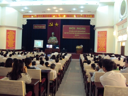 Kon Tum Giới thiệu chuyên đề học tập và làm theo tấm gương đạo đức Hồ Chí Minh năm 2014
