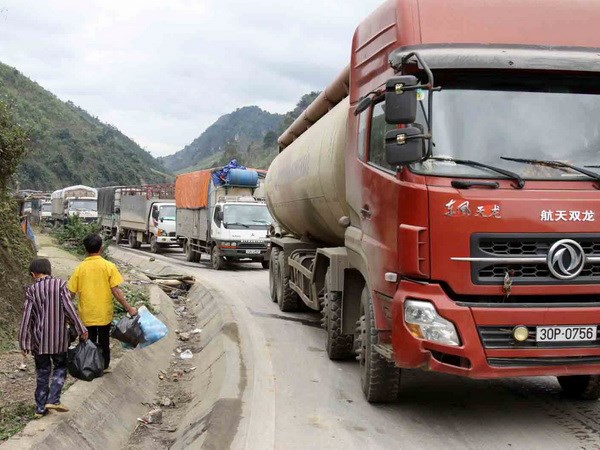 Chưa giải tỏa được ách tắc giao thông trên quốc lộ 70 đoạn qua Yên Bái