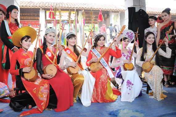 Specific features on ethnic traditional clothes