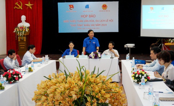 Diverse cultural activities at Khau Vai love market 2014