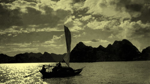 Old photos of Ha Long Bay to be displayed in Quang Ninh