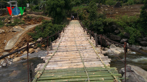 Lai Châu Hoàn thành gia cố cầu treo tạm Chu Va 6 để người dân qua lại