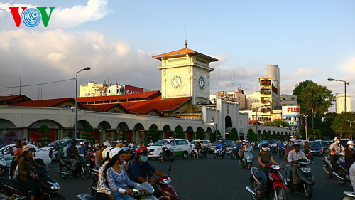 Đi chợ Bến Thành những ngày tháng Tư