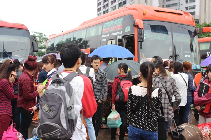 Hà Nội Bến xe đông nghẹt người về nghỉ lễ