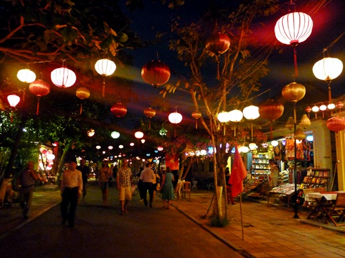 Hội An rực rỡ về đêm