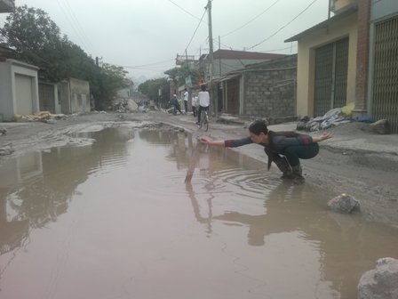 TP Phủ Lý Hà Nam  Xe tải phá nát đường, cuộc sống của người dân bị đảo lộn