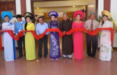 Triễn làm Bộ tranh Lễ phục triều Nguyễn năm 1902