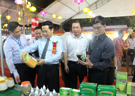 Quang Ninh  ouverture la foire commerciale et touristique de Ha Long 2014